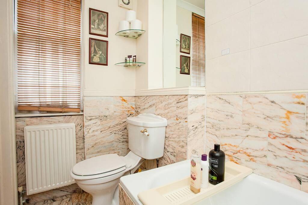 Bright 2 Bedroom Flat In Central ลอนดอน ภายนอก รูปภาพ