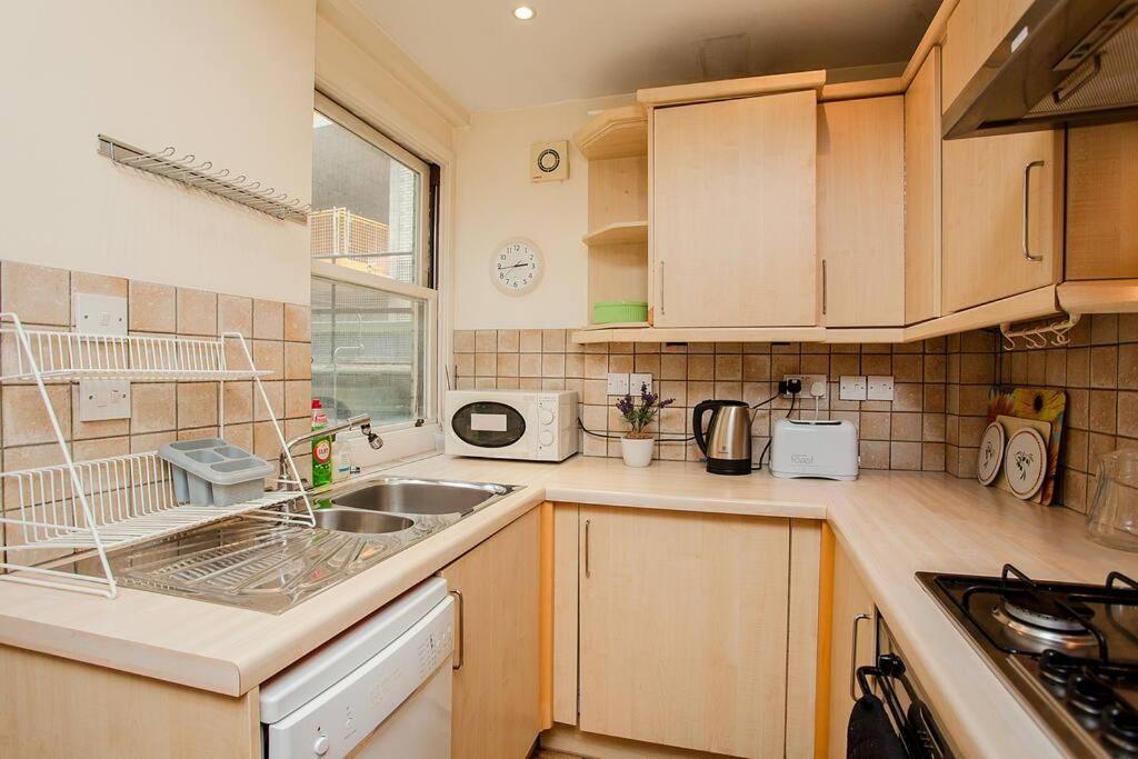 Bright 2 Bedroom Flat In Central ลอนดอน ภายนอก รูปภาพ